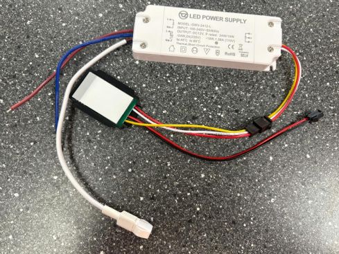 LED-Treiber mit Touch-Sensor 12V 2A 24W – Ein/Aus-Schalter – 100–230V Eingang – Modell: GWV-2412-L